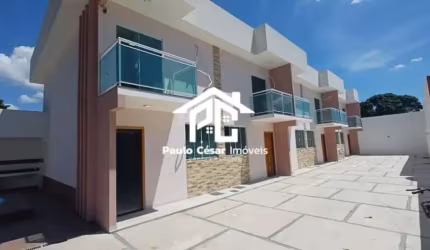 Casa em Vila à Venda em Araruama-RJ: 2 quartos, 2 suítes, 2 salas, 1 banheiro, 90m² na Praça da Bandeira