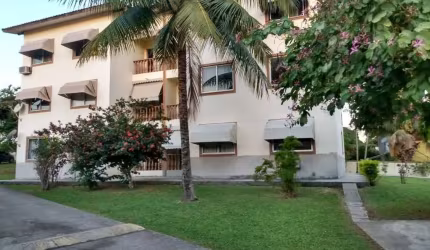 Excelente Apartamento, 3º andar, com 02 quartos de bons tamanhos, boa sala , cozinha, 02 banheiros, área de serviço, varanda