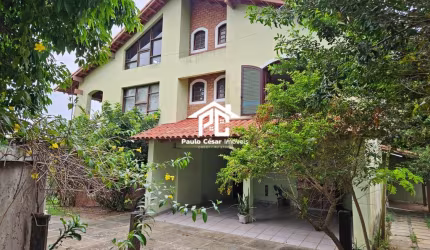 Casa à venda em Araruama-RJ, bairro Areal - 5 quartos, 302m², 2 vagas de garagem!
