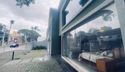 Loja Comercial 600m² para Locacão na rua Augusto Stresser Juveve