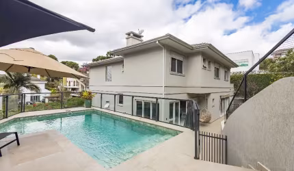 Casa Alto Padrão em Condomínio Fechado