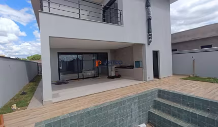 Casa nova em condomínio, 3 suítes + piscina