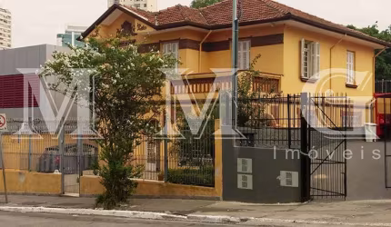 sobradão 30 metros do metro Paraíso