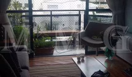 Bem localizado apartamento de 3 dormitórios com 2 vagas próximo ao Metro.