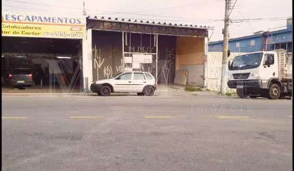Galpão 686 m2, 3 vagas de garagem , vestiário -  proximo av miguel estefano - taboão