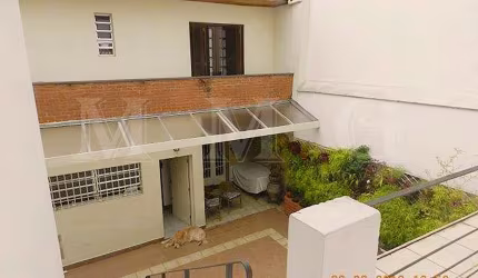 Sobrado de 260m² com 3 dormitórios e 5 vagas no Planalto Paulista