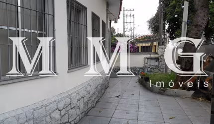 Sobrado em esquina, na melhor localização do bairro Jardim da Gloria.