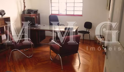 Excelente sobrado comercial 300 m2 , de esquina, 10 sala, 5 banheiros , 15 vagas de garagem ,