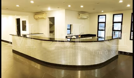 Prédio comercial 9 andares , 1058 m2, 33 vagas de garagem ,próximo metro paraíso