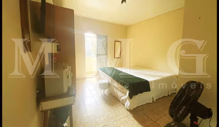 Casa a venda  2 dormitórios quintal e próxima ao Ipiranga
