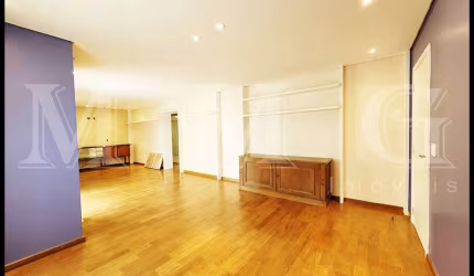 Apartamento a venda 4 dormitórios vagas prédio moderno na Vila Mariana