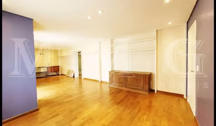 Apartamento a venda 4 dormitórios vagas prédio moderno na Vila Mariana