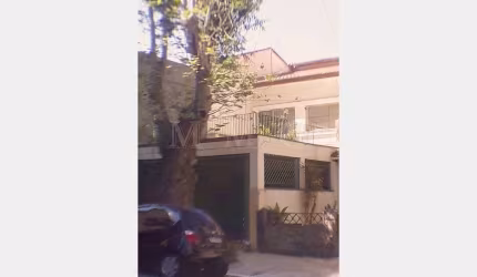 VILA Mariana / Sobrado comercial com 8 salas sendo uma suíte,4 banheiros, 2 garagens