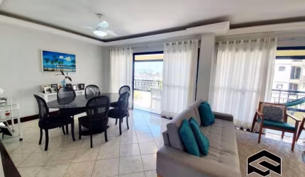 LINDO APARTAMENTO, APENAS 200MTS DA PRAIA DA ENSEADA, COM 03 VAGAS!