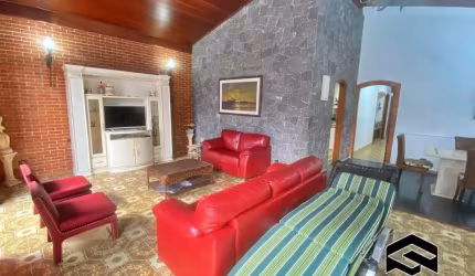 CASA TÉRREA 03 DORMITÓRIOS COM PISCINA E CHURRASQUEIRA!