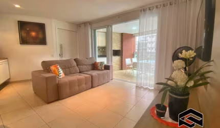 LINDO APARTAMENTO 03 DORM&amp;apos;S FINAMENTE DECORADO À 200M DA PRAIA DA ENSEADA!