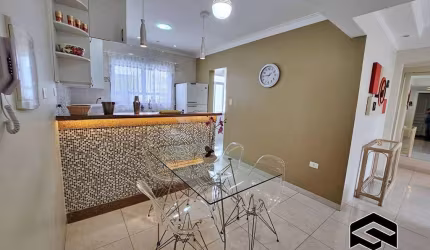 LINDO APARTAMENTO REFORMADO, APENAS 200m DA PRAIA DA ENSEADA!
