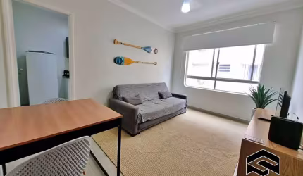 LINDO APARTAMENTO REFORMADO, 250m DO MAR, CONDOMÍNIO BAIXO!