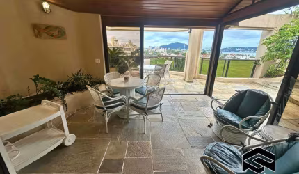 COBERTURA C/ VISTA AO MAR, APENAS 1 QUADRA DA PRAIA, EM EXC. LOCALIZAÇÃO!