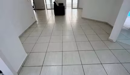 AMPLA COBERTURA, PRÓXIMO AO MAR!