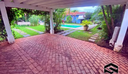 CASA TÉRREA, 05 DORMITÓRIOS E AMPLO QUINTAL COM PISCINA E CHURRASQUEIRA!