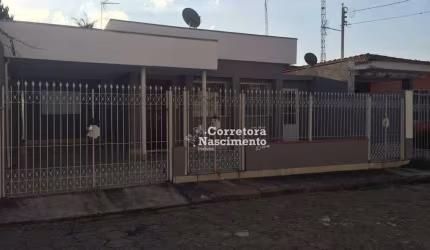 Casa com 3 dormitórios à venda, 200 m² por R$ 585.000,00 - Jardim Siesta - Jacareí/SP