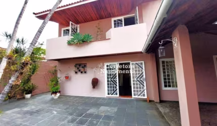 Casa com 3 dormitórios à venda, 235 m² por R$ 1.000.000,00 - Jardim Siesta - Jacareí/SP