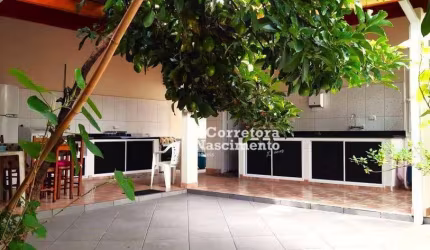 Casa com 3 dormitórios à venda por R$ 480.000 - Centro - Jacareí/SP