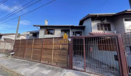 Casa à venda no bairro Kayser - Caxias do Sul/RS