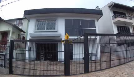 Casa à venda no bairro Cinqüentenário - Caxias do Sul/RS