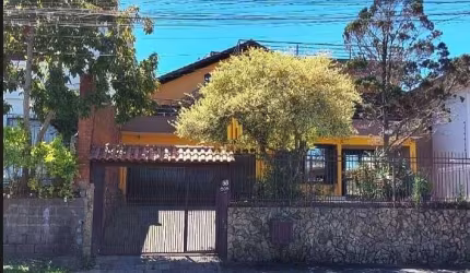 Casa à venda no bairro Charqueadas - Caxias do Sul/RS