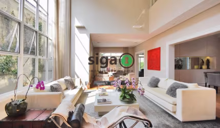 Casa a venda no Morumbi, 546m², 4 dormitórios, 2 suítes, piscina.