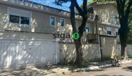 Sobrado em Moema - 250m², 4 quartos, 2 vagas á Venda !!