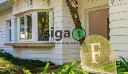 Casa em condomínio, no Jd Cordeiro, com 4 suites , 6 vagas e piscina à Venda