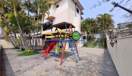 Casa a venda na Granja Viana  com 4 dormitórios