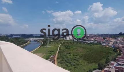Cobertura com dois dormitórios e vista panorâmica em Interlagos
