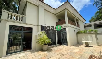 Casa a Venda no Jardim América com 5 suítes