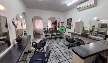 Casa térrea para locação e venda comercial em Pinheiros com 90m²