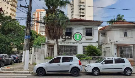 Casa Assobradada Comercial para locação no Campo Belo com vários ambientes e 3 vagas
