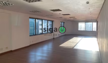 Conjunto Comercial com 116m², no Itaim Bibi, para Locação, com 2 vagas e 4 banheiros. SEM MOBILIA