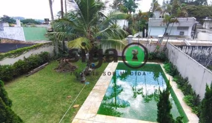Casa no Bolsão de Interlagos com Piscina em terreno de 675m