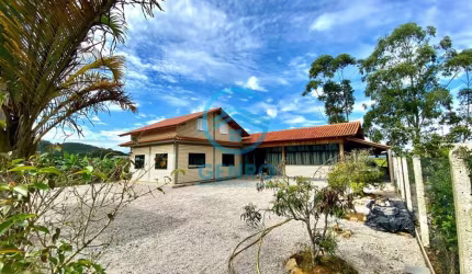 Chácara com Casa com 03 Suítes e Linda Área de Festas à venda em Tijucas/SC