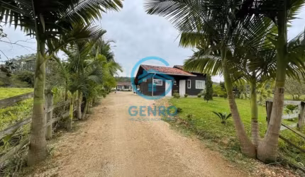 Chácara em Meia a Natureza com Piscina e Terreno de 2.500m² à venda em Canelinha/SC