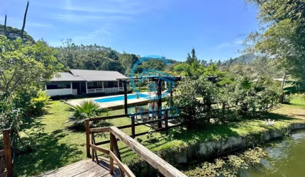 Sítio com Lagoa, Piscina e Terreno de 10.000m² ( 01 HECTARE ) à venda em Canelinha/SC