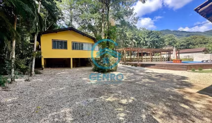 Chácara em Meio a Natureza com Piscina e Terreno de 1.450m² à venda em Canelinha/SC