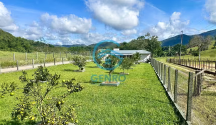 Chácara em Meio a Natureza com Piscina com Aquecimento e Terreno de 2.290m² à venda em Canelinha/SC