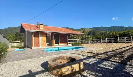 Chácara em Meio a Natureza com Piscina e Terreno de 900m² à venda em Canelinha/SC
