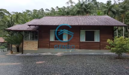 Chácara Semimobiliada em Meio a Natureza com Riacho e Terreno de 1.200m² à venda em Tijucas/SC