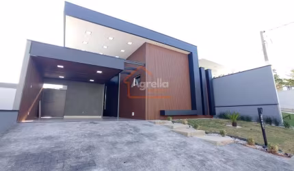 Casa em Condomínio de Alto Padrão em Mogi Mirim-SP. 3 Quartos, 3 Suítes, 2 Salas, 4 Banheiros  Condomínio Residencial Portal do Lago 172m², 2 Vagas.