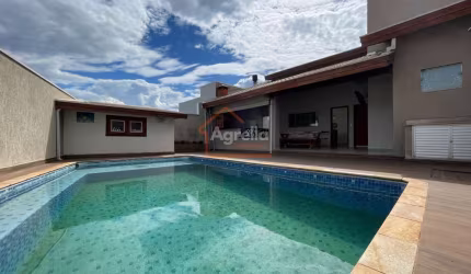 CASA COM SUÍTE E PISCINA À VENDA EM CONDOMÍNIO PORTAL DO LAGO, MOGI MIRIM - SP